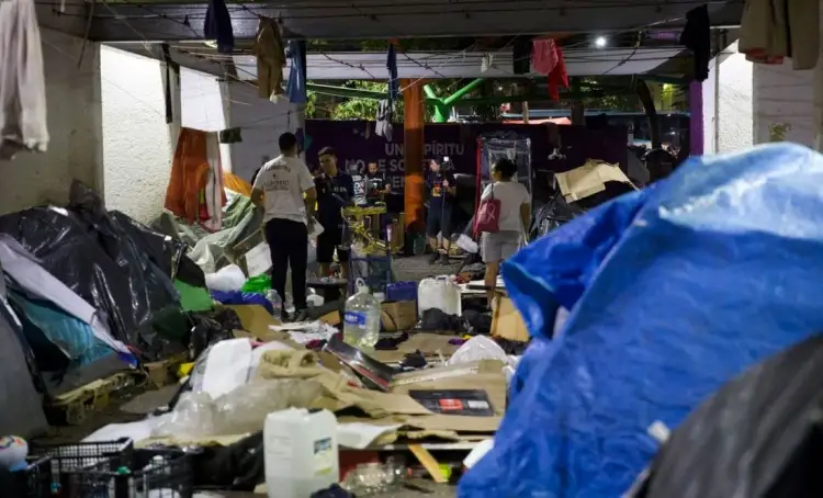 Niega AMLO endurecimiento de políticas migratorias tras desalojo de migrantes en plaza