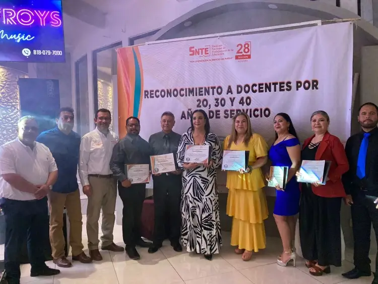 Rinden homenaje a maestros de la Sección 28 del SNTE