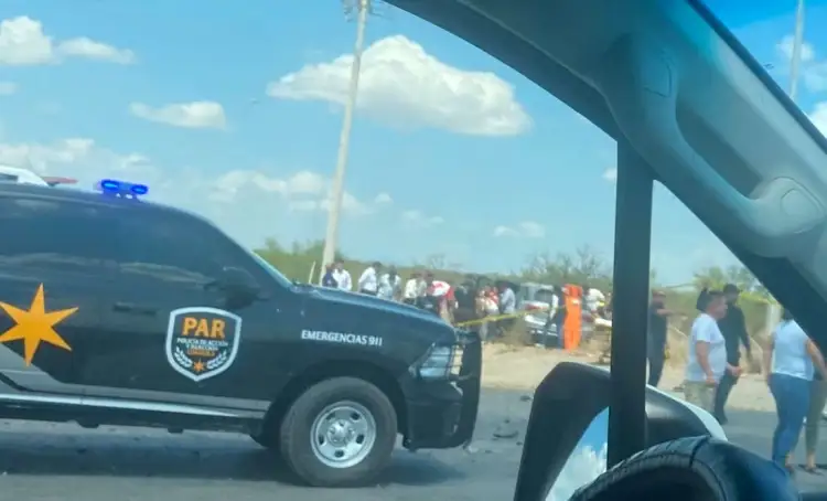 Sufre accidente equipo de Sheinbaum; ella se baja para ayudar