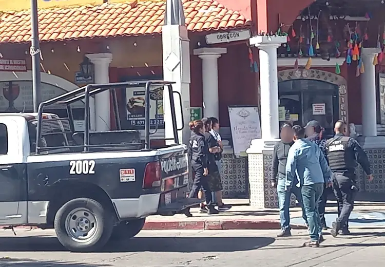 Asaltan a mujer a plena luz del día