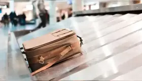 Encuentra pasajera su equipaje en la casa de un empleado del aeropuerto