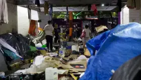 Niega AMLO endurecimiento de políticas migratorias tras desalojo de migrantes en plaza