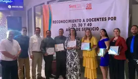 Rinden homenaje a maestros de la Sección 28 del SNTE