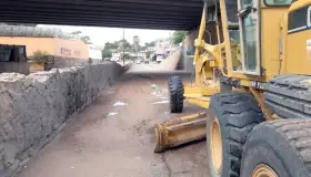 Realizan limpieza nocturna ante arrastres de lluvias