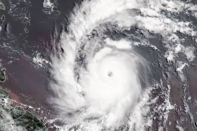 Se preparan ante llegada de huracán ‘Beryl’ en Quintana Roo