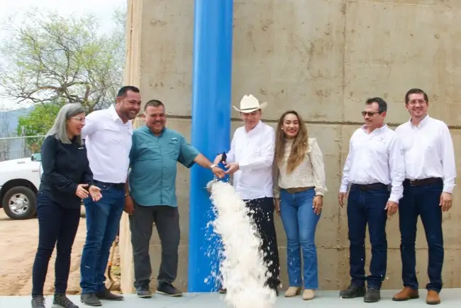 Inaugura ADM acueducto, resuelve histórica demanda por agua