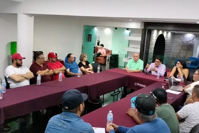Dialoga Alcalde con miembros de organizaciones de “piperos”