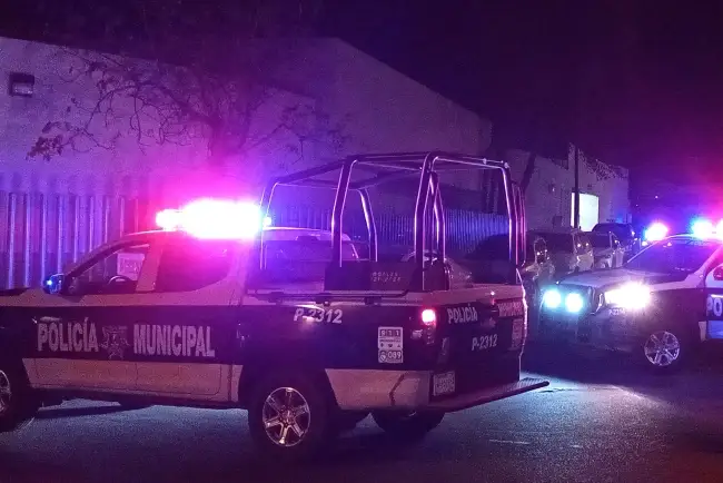 Auxilian a adulto mayor alcoholizado que cayó de barda de 3 metros