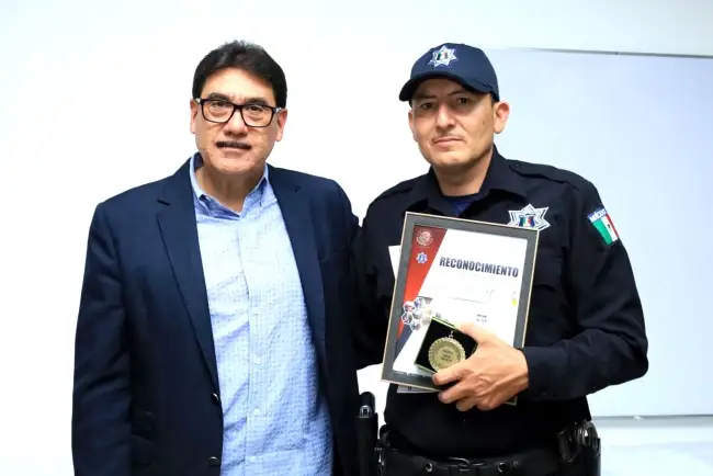 Premian al Policía del Mes de mayo
