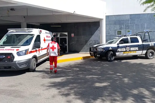 Atropellan a mujer y es internada en el IMSS