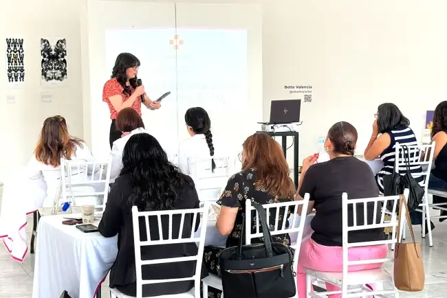 Realizan taller de primeros auxilis psicológicos