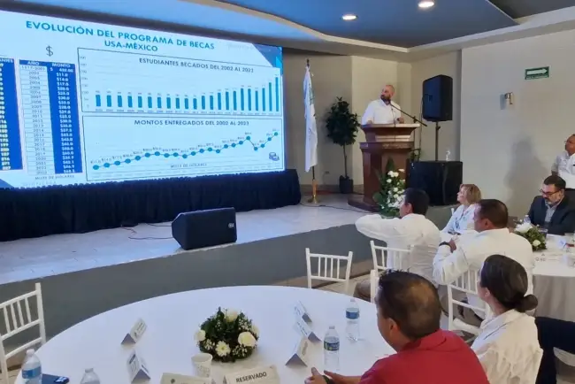 Entrega Index becas educativas en Arizona