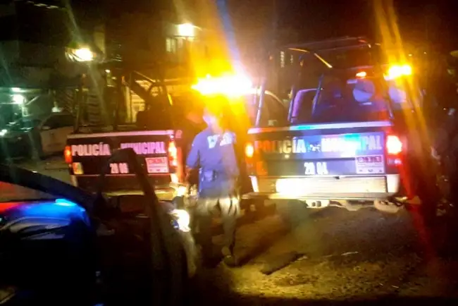 Amenaza joven a su mamá con cuchillo