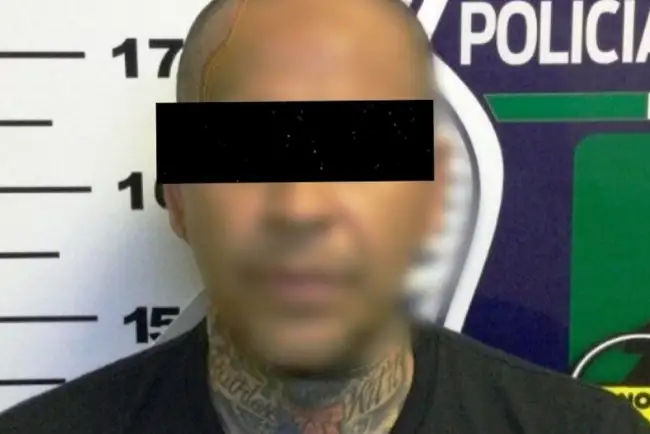 Resulta ciudadano de EU con pendientes con la justicia después de su arresto