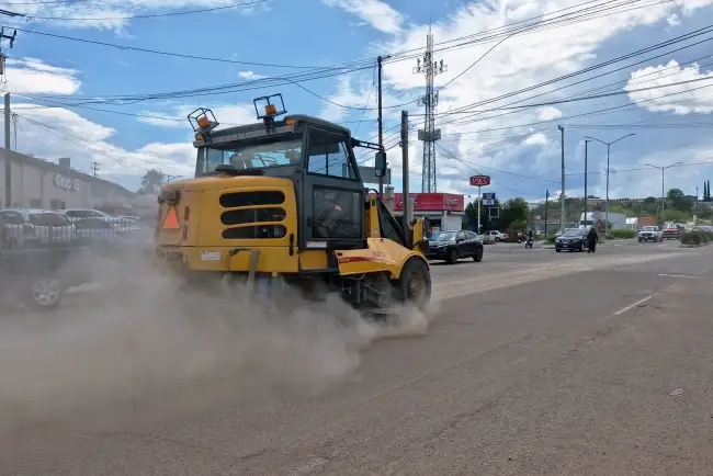 Fortalece Gobierno Municipal el barrido mecánico en la ciudad
