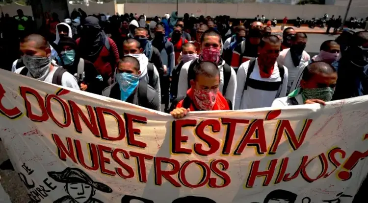 Recibe AMLO a padres de los 43 normalistas de Ayotzinapa Nuevo día
