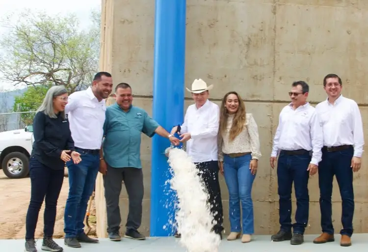 Inaugura ADM acueducto, resuelve histórica demanda por agua