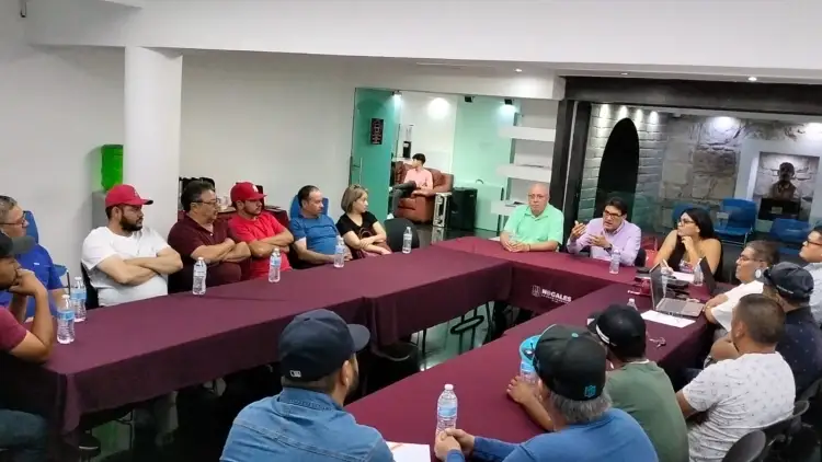 Dialoga Alcalde con miembros de organizaciones de “piperos”