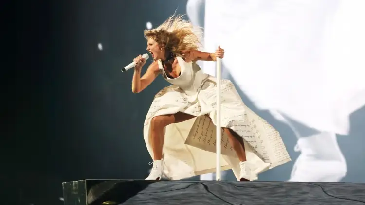 Darán curso inspirado en Taylor Swift y su impacto en la sociología