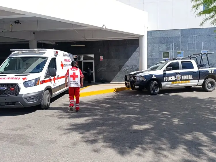 Atropellan a mujer y es internada en el IMSS