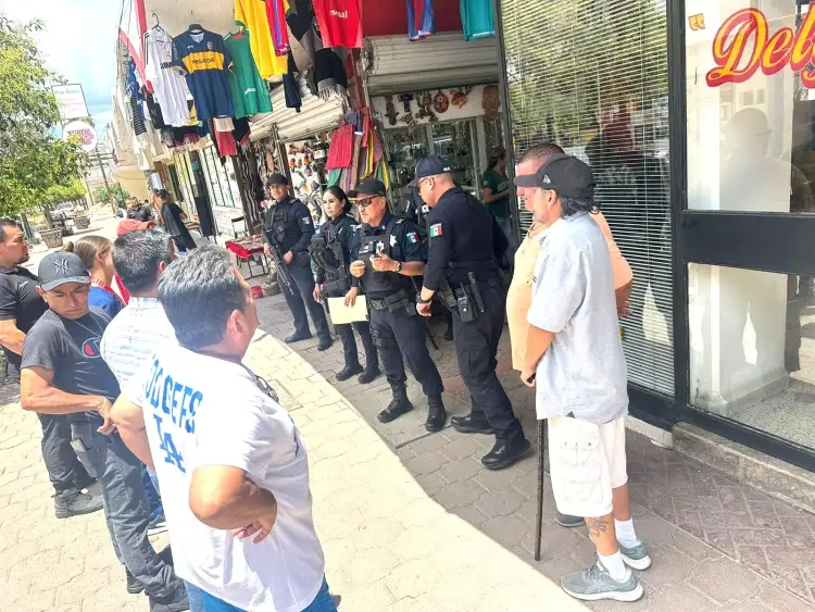 Escuchan peticiones de comerciantes del Centro