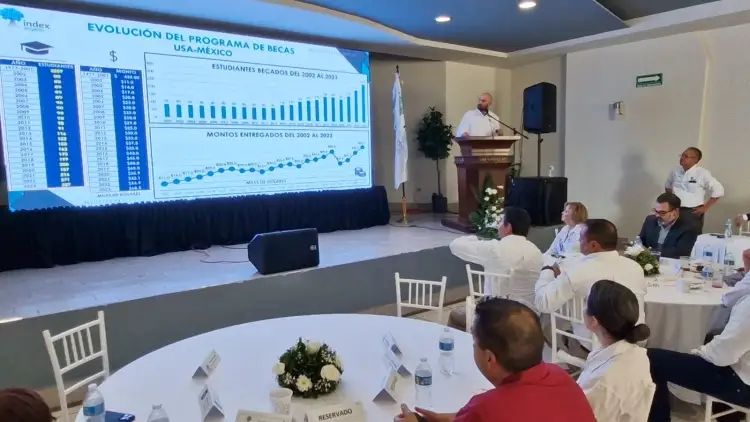 Entrega Index becas educativas en Arizona