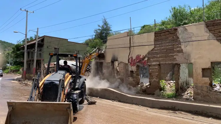 Quita Protección Civil riesgo de casas abandonas