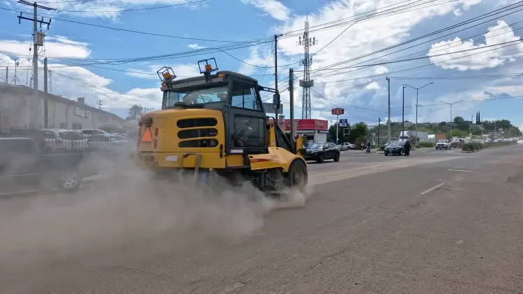 Fortalece Gobierno Municipal el barrido mecánico en la ciudad