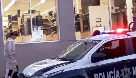 Lesionan a cachazos a empleado de tienda en el Centro