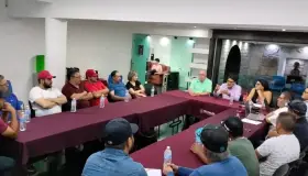Dialoga Alcalde con miembros de organizaciones de “piperos”