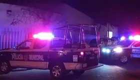 Auxilian a adulto mayor alcoholizado que cayó de barda de 3 metros