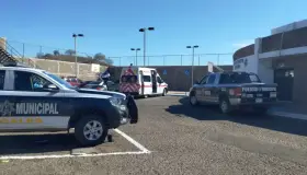 Lesionan a barbero dentro de su local
