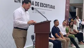 Beneficia Infonavit a 500 familias con las escrituras