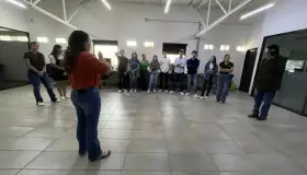 Visitan alumnos de la Universidad Binacional instalaciones de MAS Medios