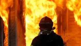 Destruye fuego humilde vivienda en la Colosio