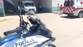 Atienden socorristas a persona con impacto de bala