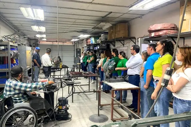 Presentan trabajos de Arsobo y Fesac a ex becarios de Consulado de EU