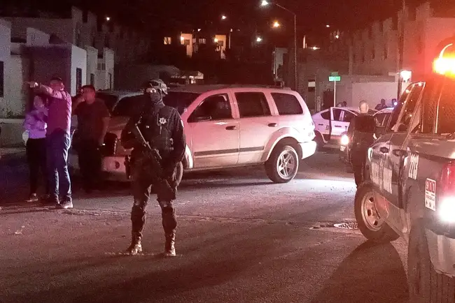 Sorprenden a hombre golpeando a su esposa