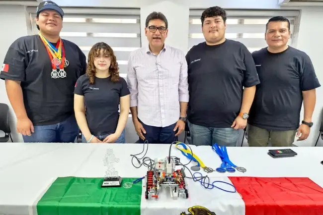 Respalda Alcalde a jóvenes que van a Olimpiada Mundial de Robótica