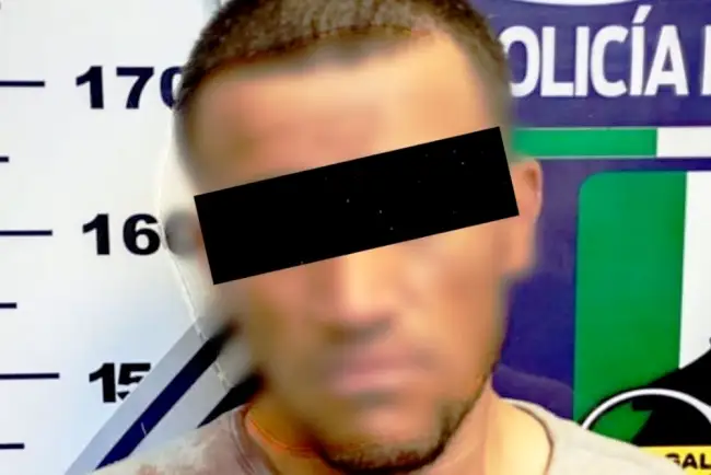 Detienen a agresor de su pareja que además hace destrozos en su casa