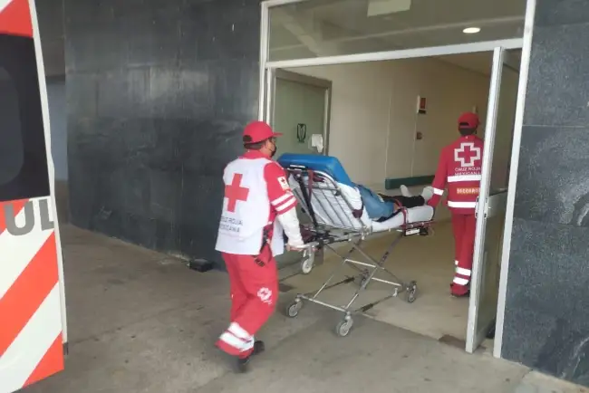 Trabajador de construcción hospitalizado luego de recibir descarga eléctrica en Nogales