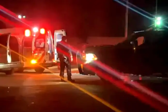 Consume fuego vivienda abandonada en la Colosio