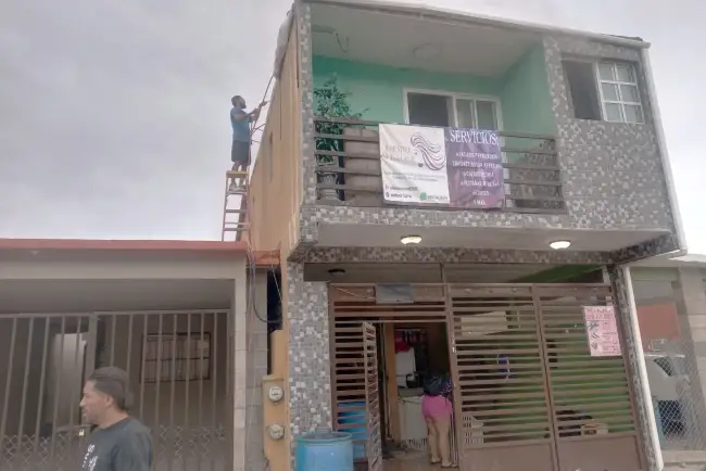 Provoca aire acondicionado incendio en vivienda; bomberos logran sofocarlo