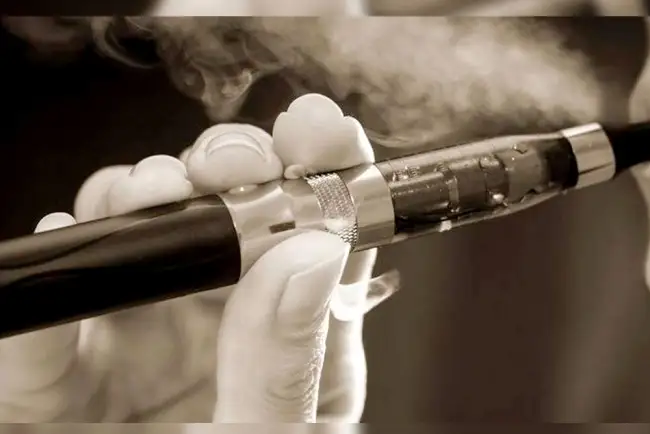 Internan a menor en hospital por intoxicación con cigarro electrónico