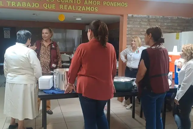 Celebran abuelitos el Día Internacional del Adulto Mayor