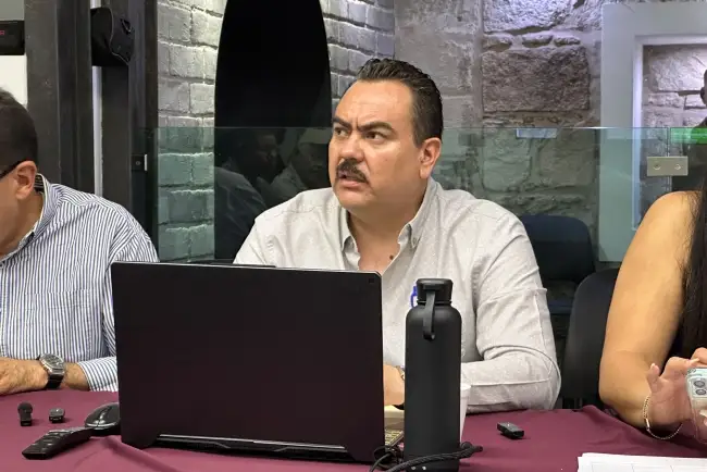 Trabajan en la reparación de pozos en diferentes puntos del municipio