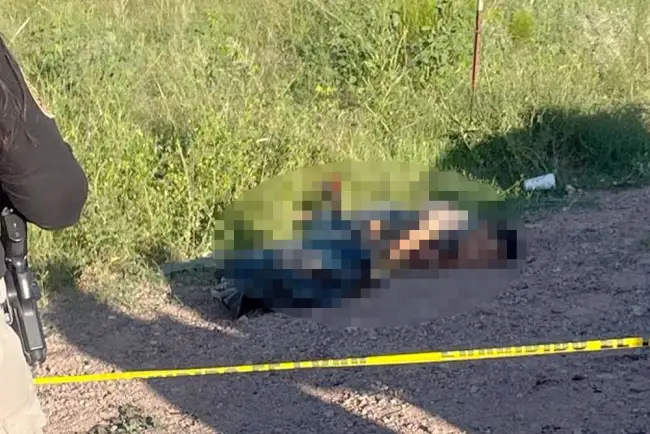Encuentran a hombre sin vida en carretera