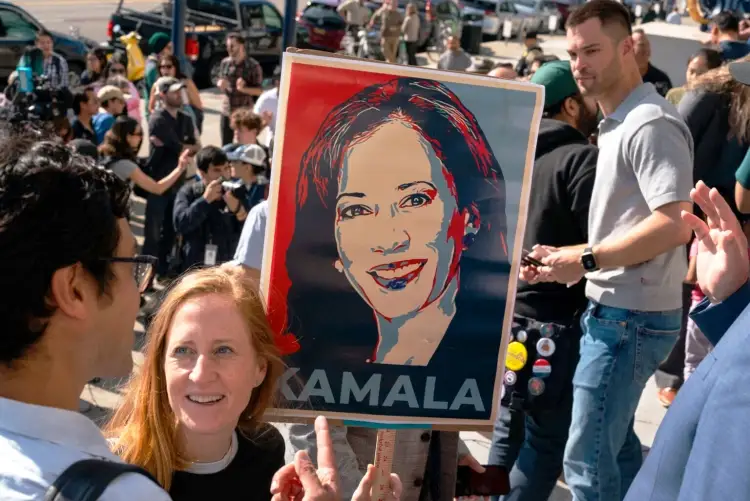 Inician votaciones para oficializar candidatura de Kamala Harris del Partido Demócrata