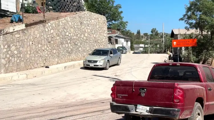 Desfogan tráfico con nueva ruta en calle Natación