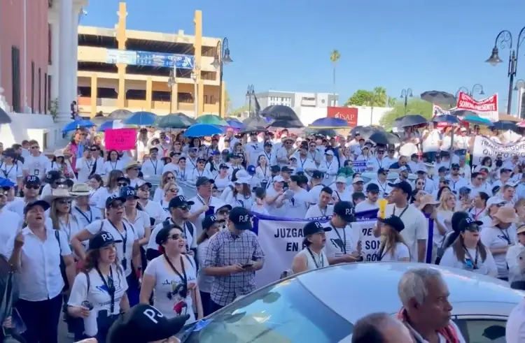 Marchan contra la reforma judicial